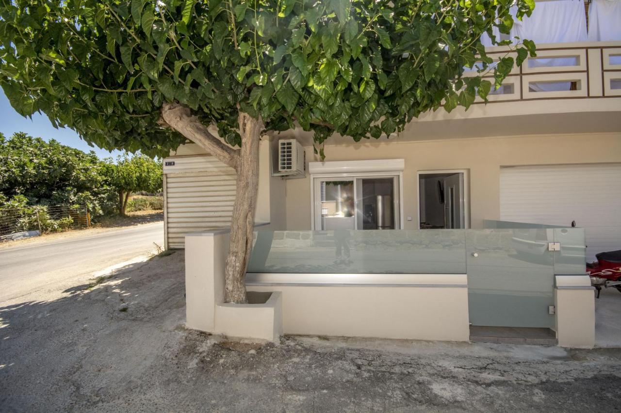 Anna'S Home Kissamos Luaran gambar